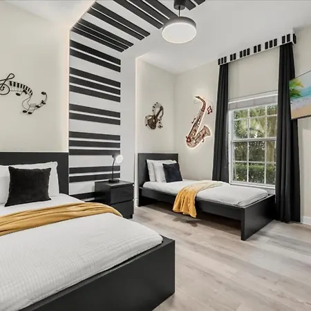 5 Bedrooms - 4 Bathrooms - Storey Lake 3101 Pp